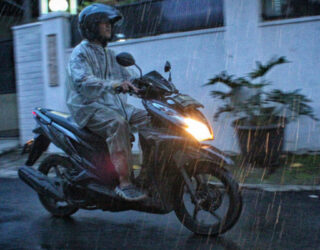 cara-memilih-ban-motor-yang-cocok-untuk-musim-hujan