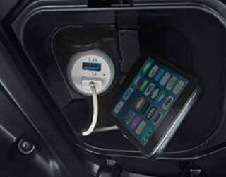 Ngecas Hp di Motor Apakah Aman