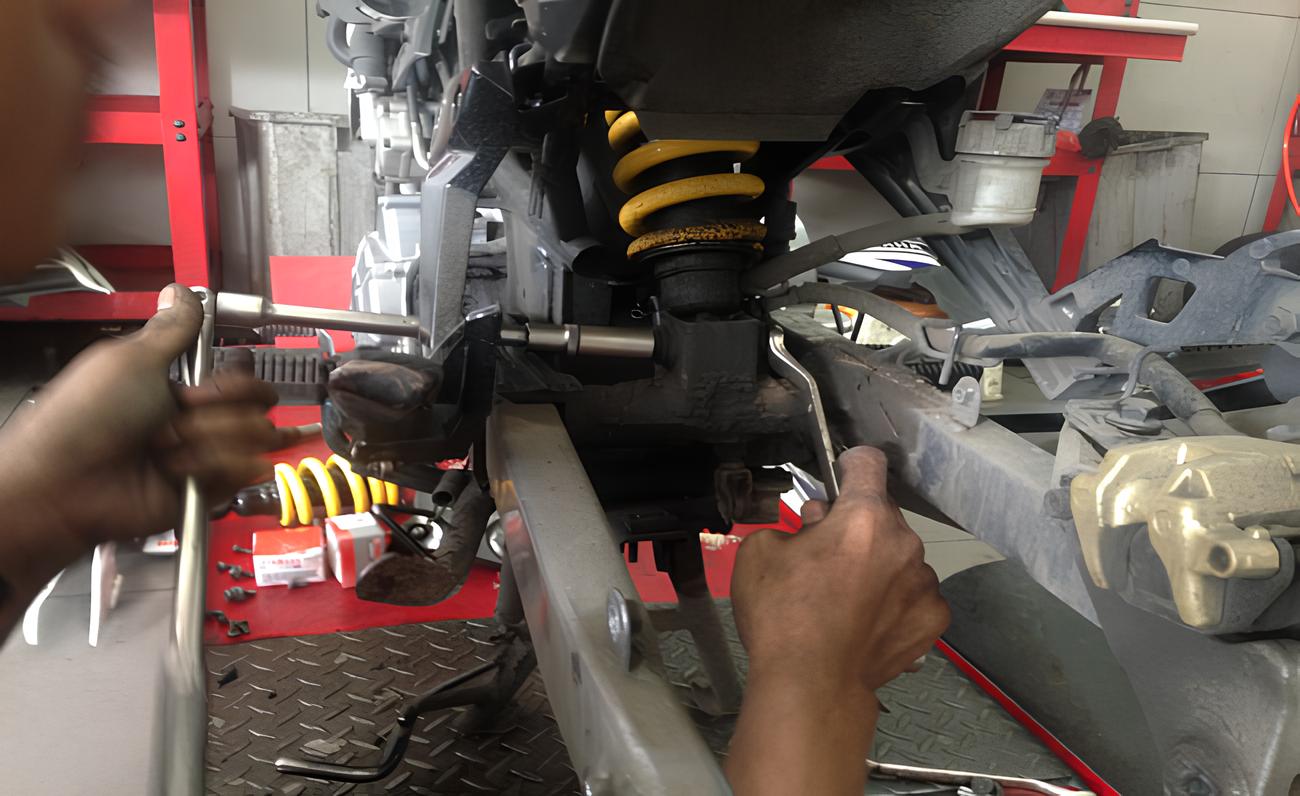 Bahaya Suspensi Motor Terlalu Kaku dan Tips Menjaganya Tetap Optimal