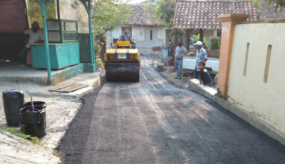 Cara Menghilangkan Cipratan Aspal Pada Bodi atau Mesin Motor