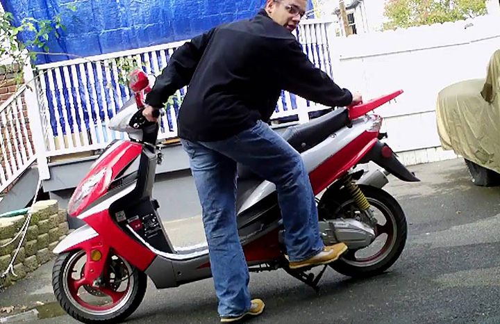 Motor di Standar tengah