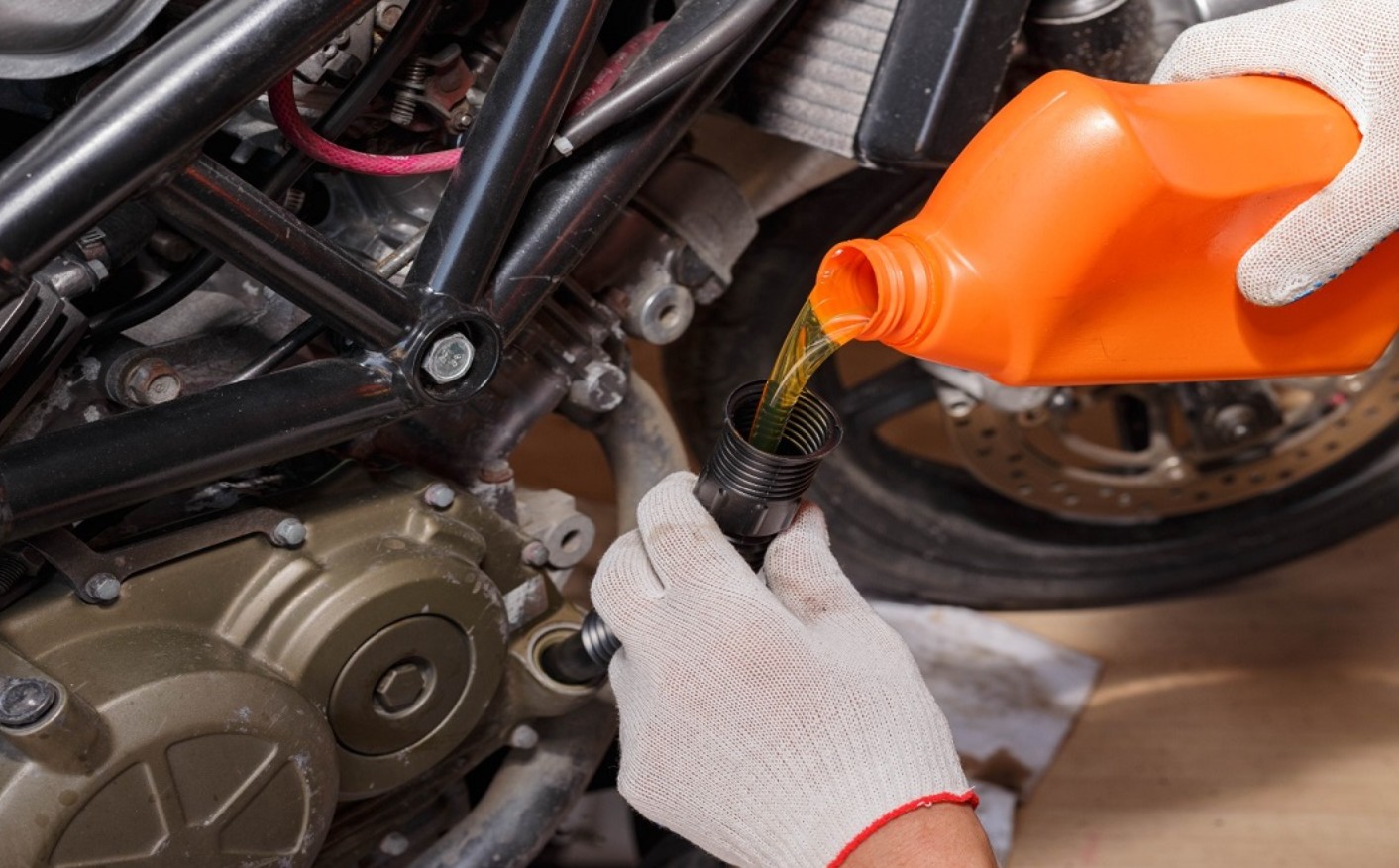 Biar Gak Bingung Mau Ganti Oli Apa, Ini Dia Daftar Harga Oli Motor Matik Terbaru