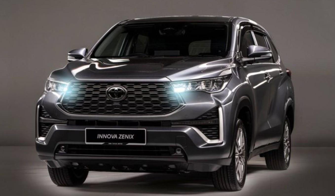 Beda Tipis Angka Penjualan Kijang Innova Zenix VS Innova Reborn