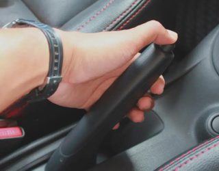 Efek Samping Menggunakan Rem Tangan Ketika Mobil Melaju