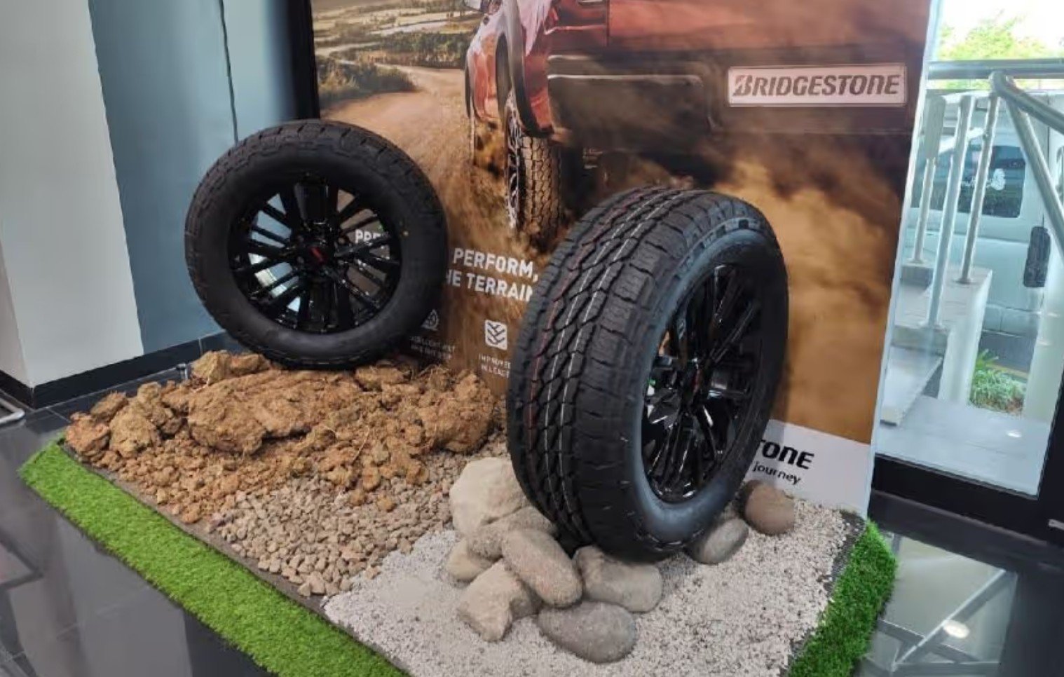 Ban SUV Terbaru yang Aman di Segala Medan Bridgestone Dueler A T002