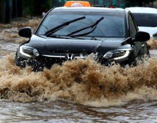 Penyebab dan Cara Mengatasi Rem Mobil Bunyi Berdecit Usai Banjir