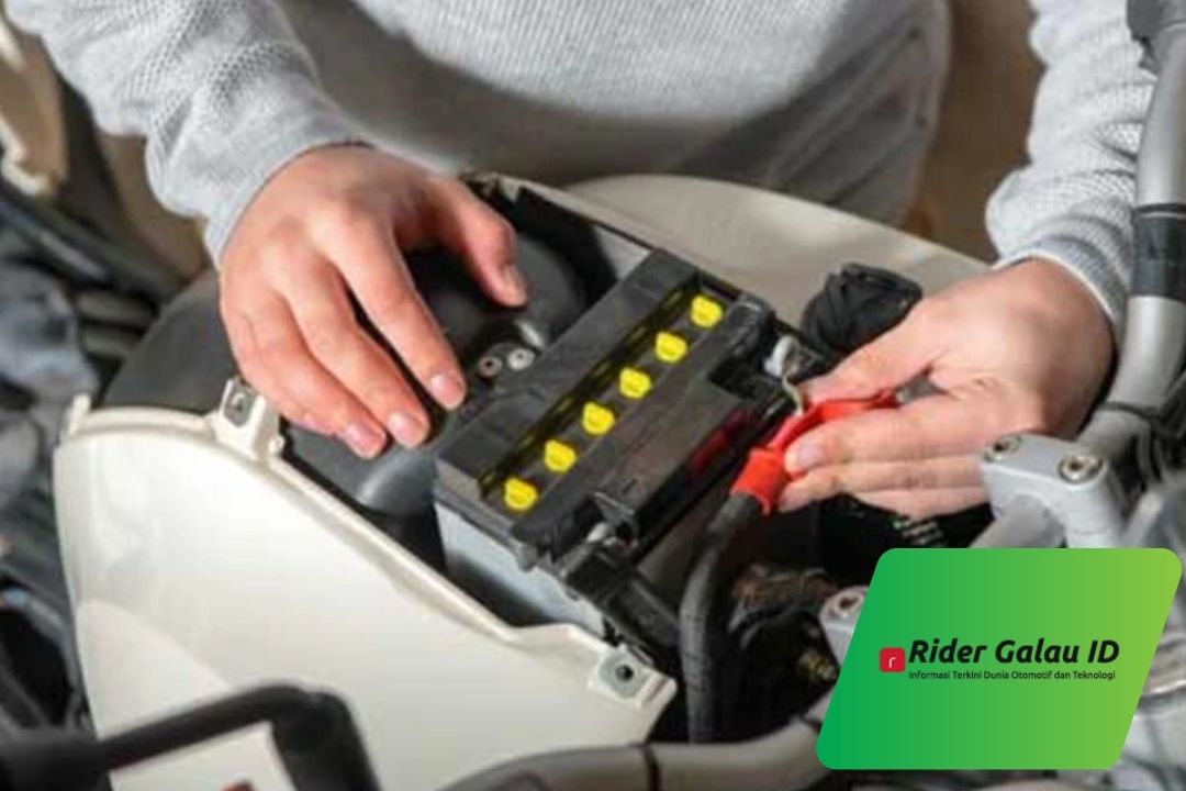 Kalau Motor Jarang Dipakai, Coba Tips Ini Agar Aki Tidak Rusak